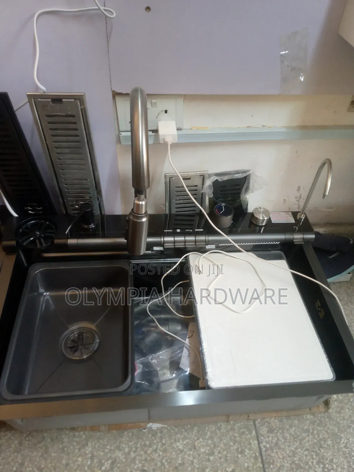 Automatic Kitchen Sink (Black Finish) 75x46cm