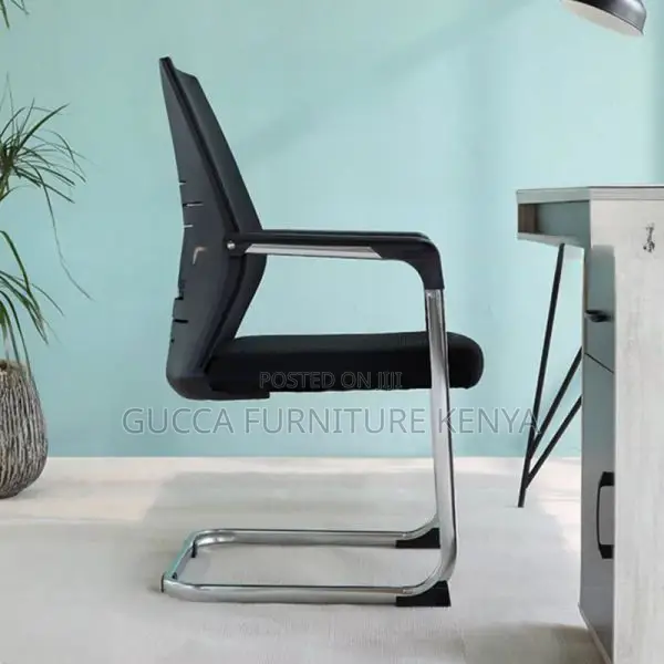 Office Chair: Professional Upholstered Office Board Armchair
