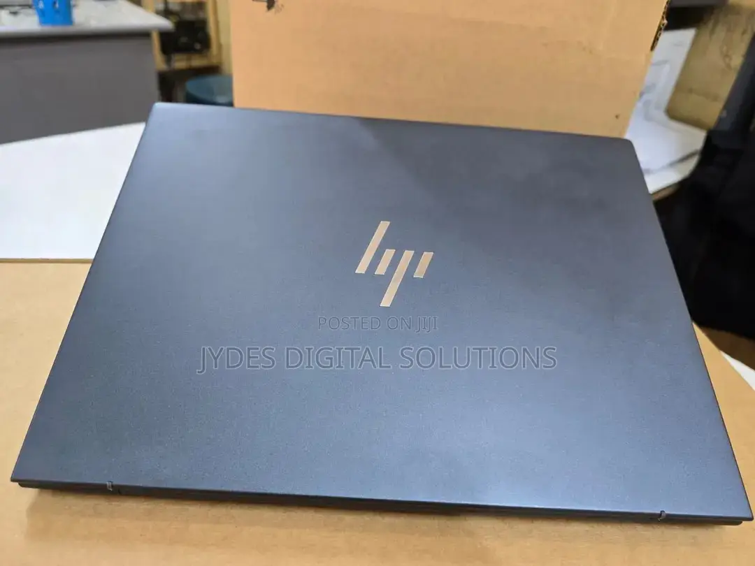 Laptop HP Dragonfly G3 16GB Intel Core I7 SSD 512GB