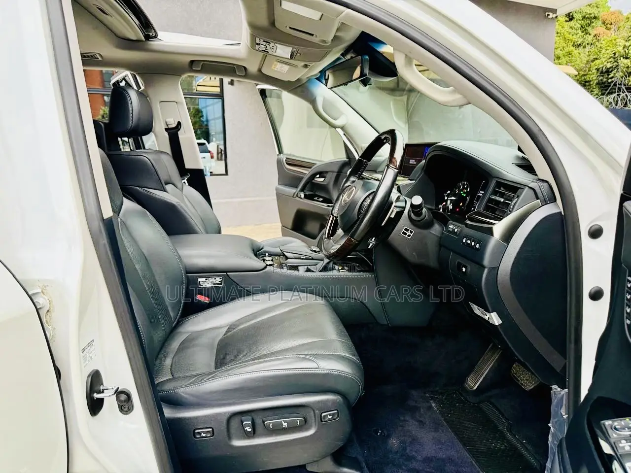 Lexus LX 570 (5 seats) AWD 2018 White
