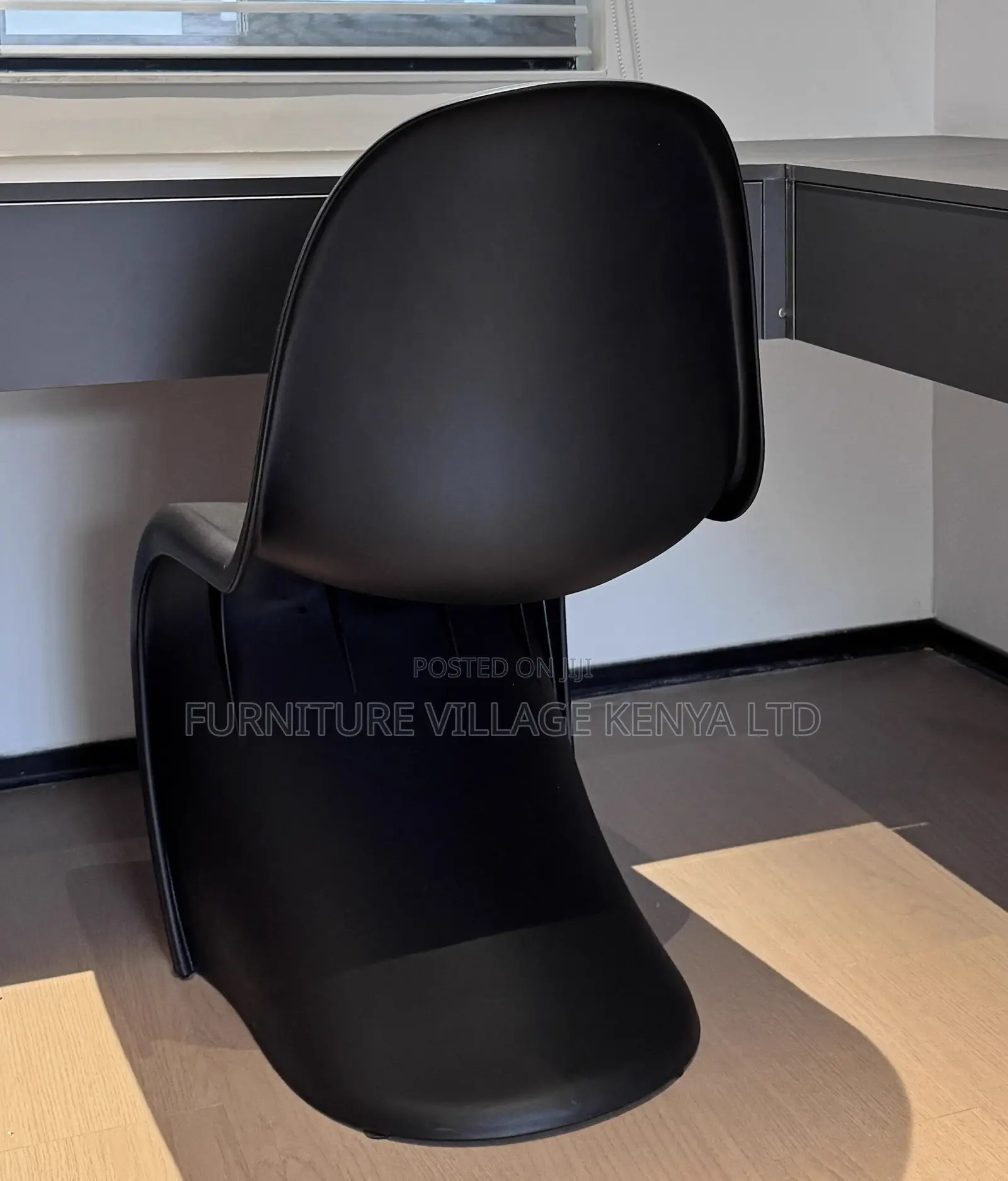 Dining Chair:Armless Plastic Black Outdoor Dining Area Stool
