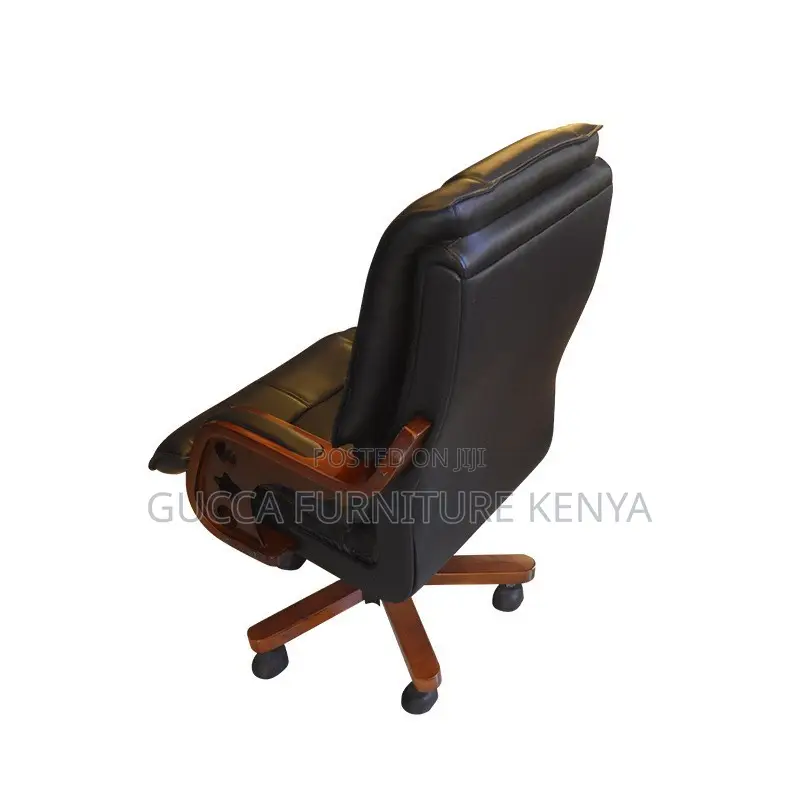 Office Chairs:Executive Comfort Chair With Cushioned Arms