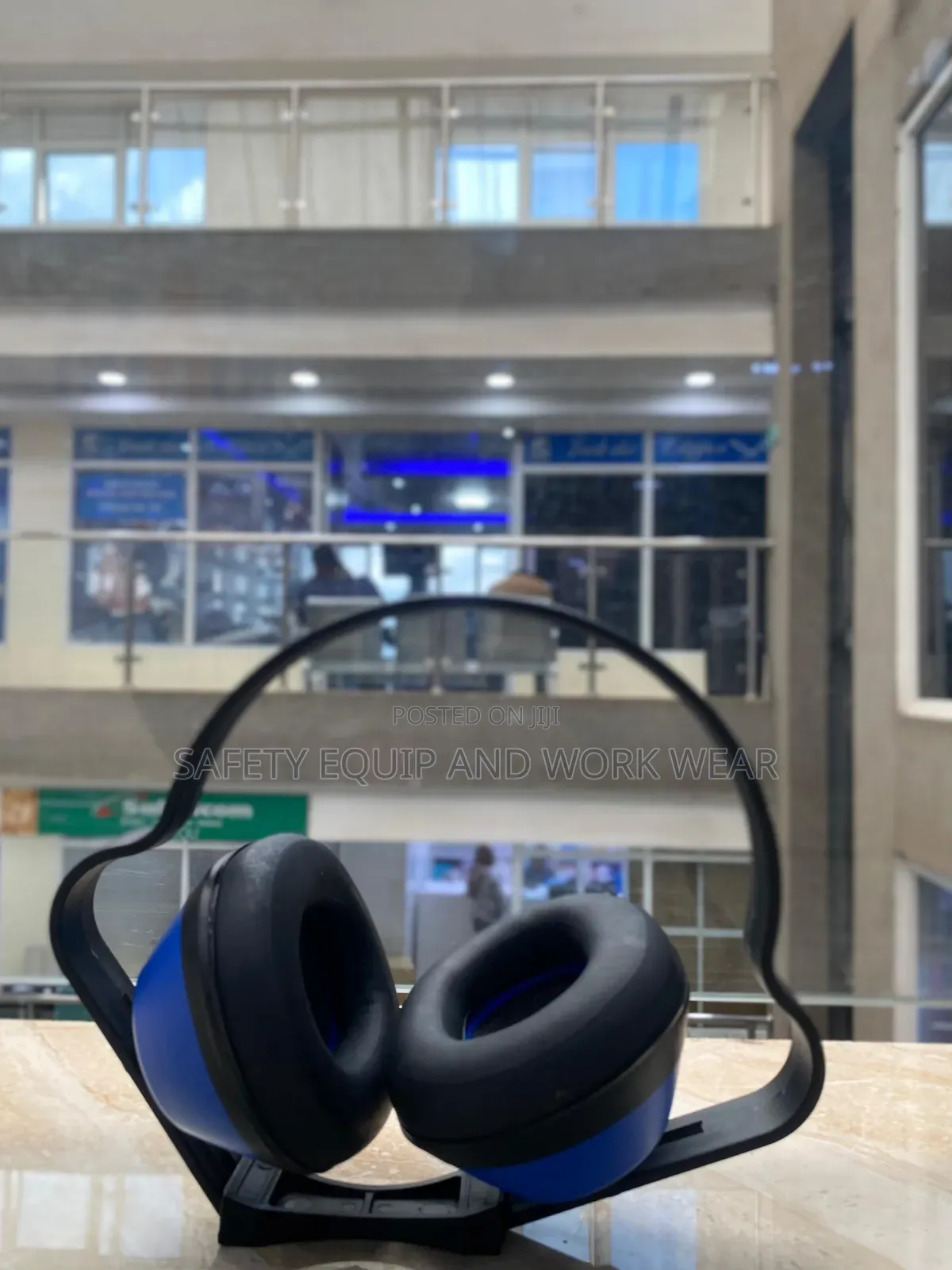 Ear Muffs Easy To Clean And Maintain.