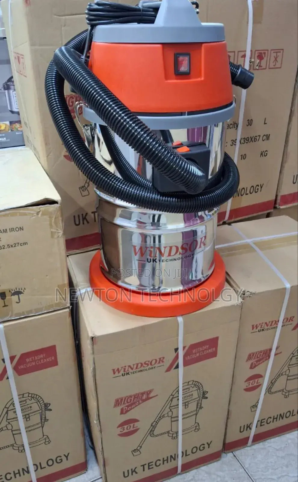 Windsor 30l Wet and Dry Vacuum Cleaner
