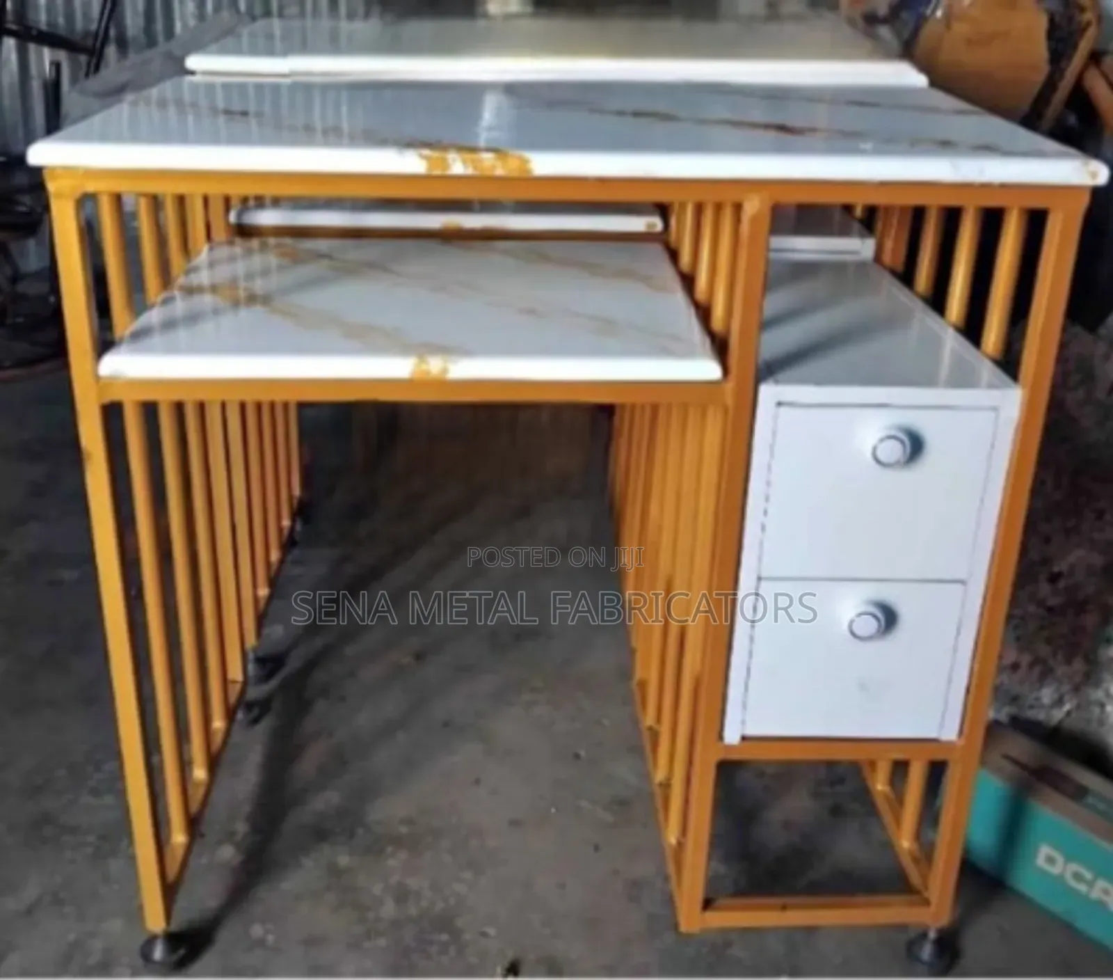 Manicure Table With 2 Drawers.