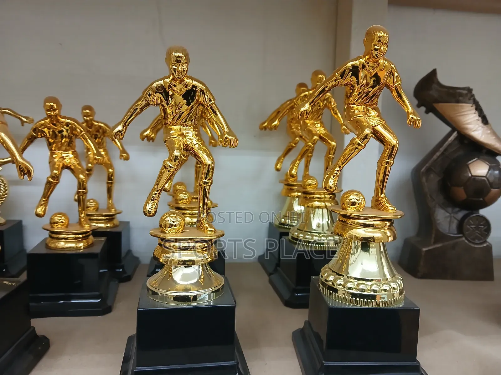 Best Midfield Player Award - Gold