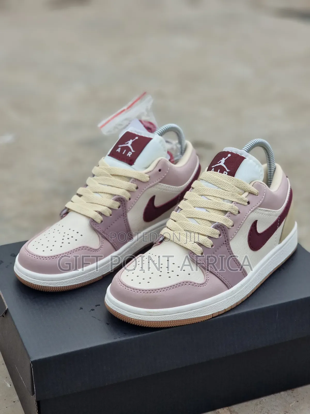Air Jordan 1 Low "Dark Pony Smoke Sneakers