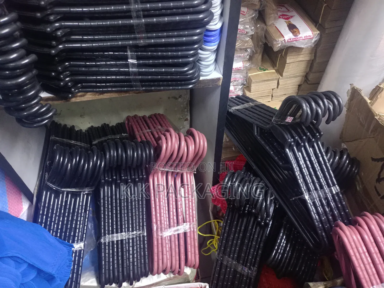 240pcs Plastic Hangers at 3800