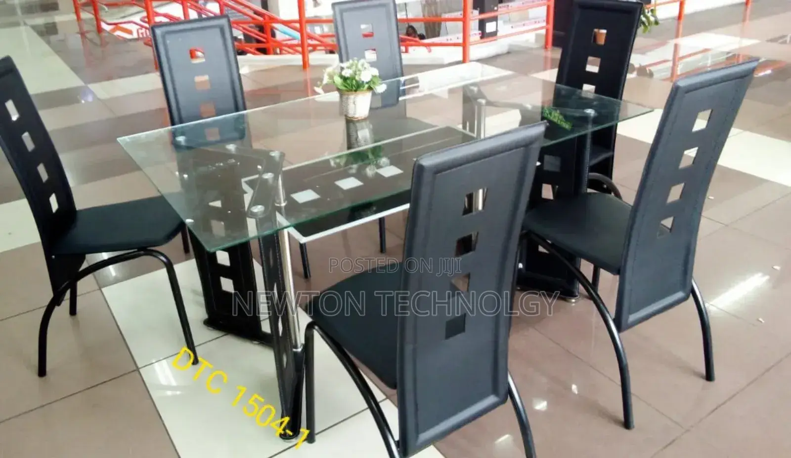 Executive 6 Sitter Glass Dinning Table With Leather Seat