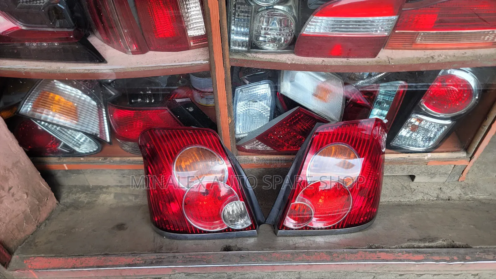 Toyota  Avesis Backlights
