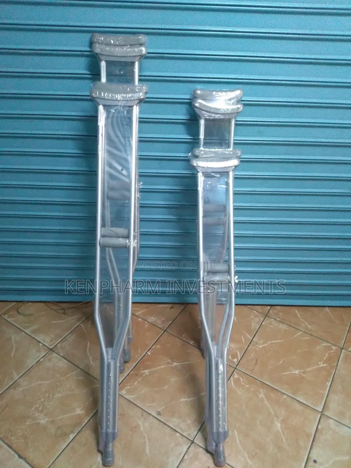 Auxiliary Crutches; Under-Arm; Und102
