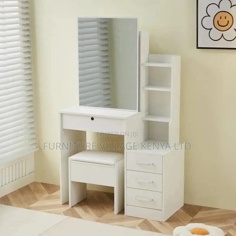 Dresser:Wooden Imported Dressing Table With Mirror