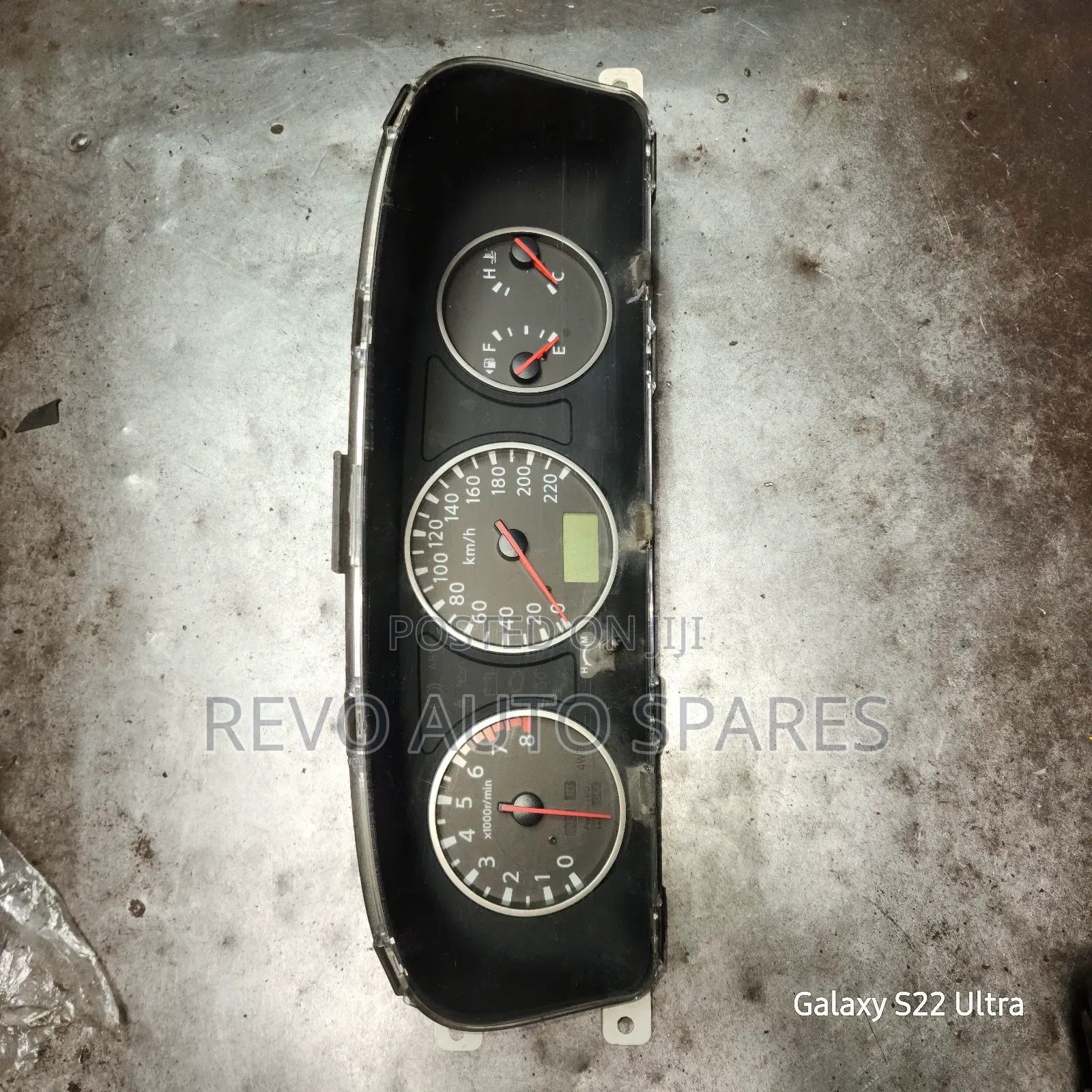 Clock Nissan Xtrail T30