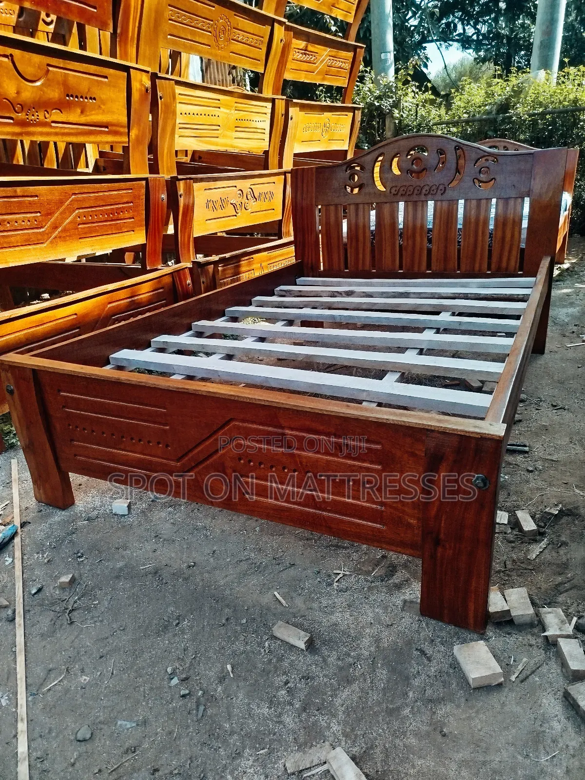Crazy Deals! Elegant Mahogany Beds - 4by6 + Free Delivery.