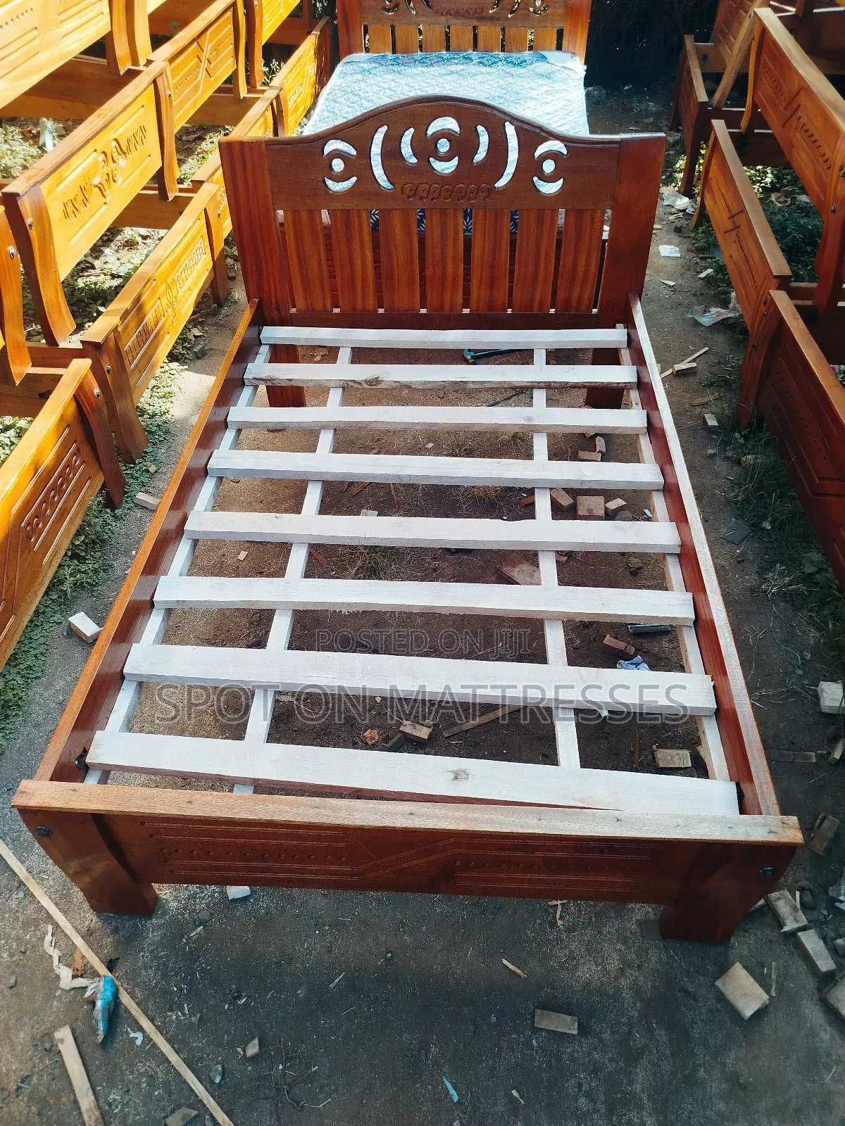 Crazy Deals! Elegant Mahogany Beds - 4by6 + Free Delivery.