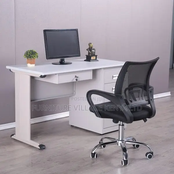 Office Chair: Upholstery Low Mesh Backrest Castor Wheel Seat