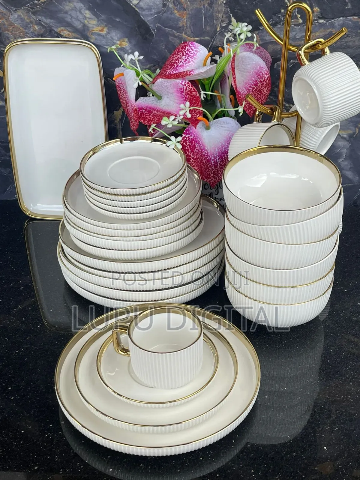 32pc Heavy Round Dinner Set With Gold Ring