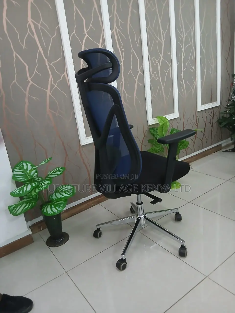 Office Chair: Modern Blue Mesh Backrest Office Chair