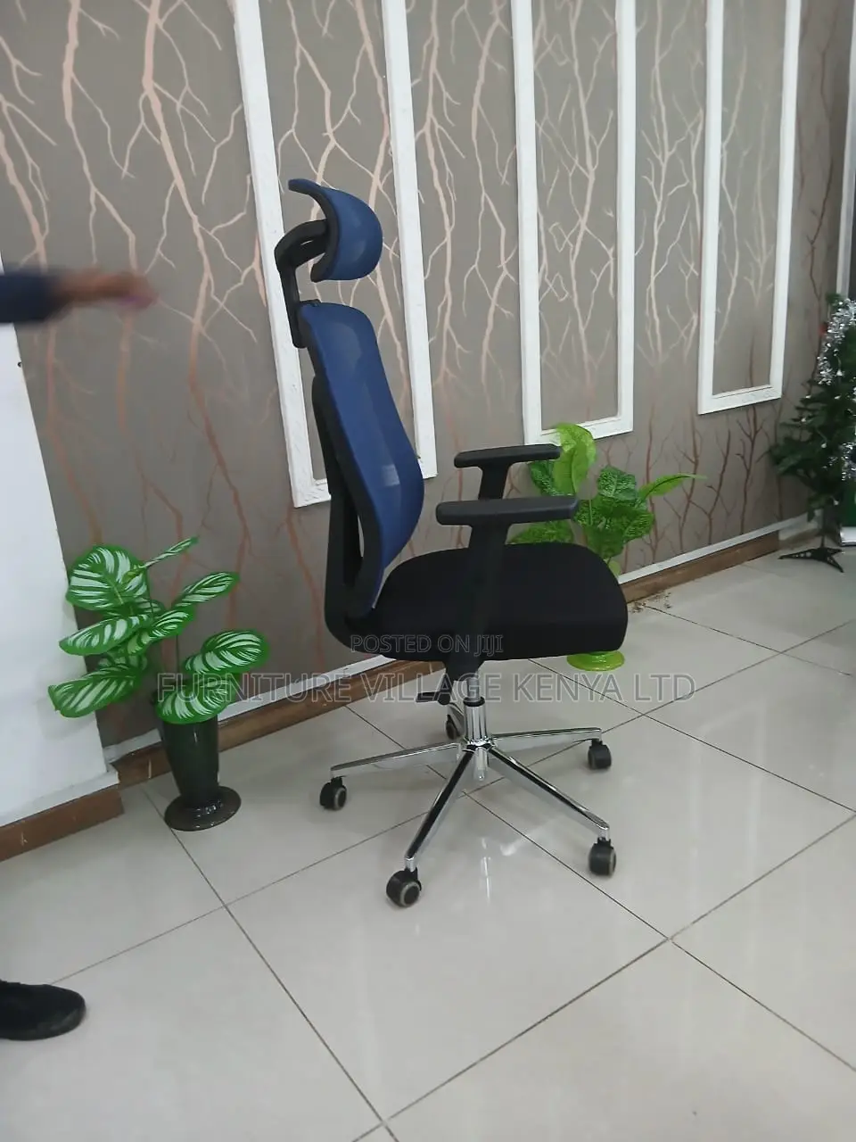 Office Chair: Modern Blue Mesh Backrest Office Chair