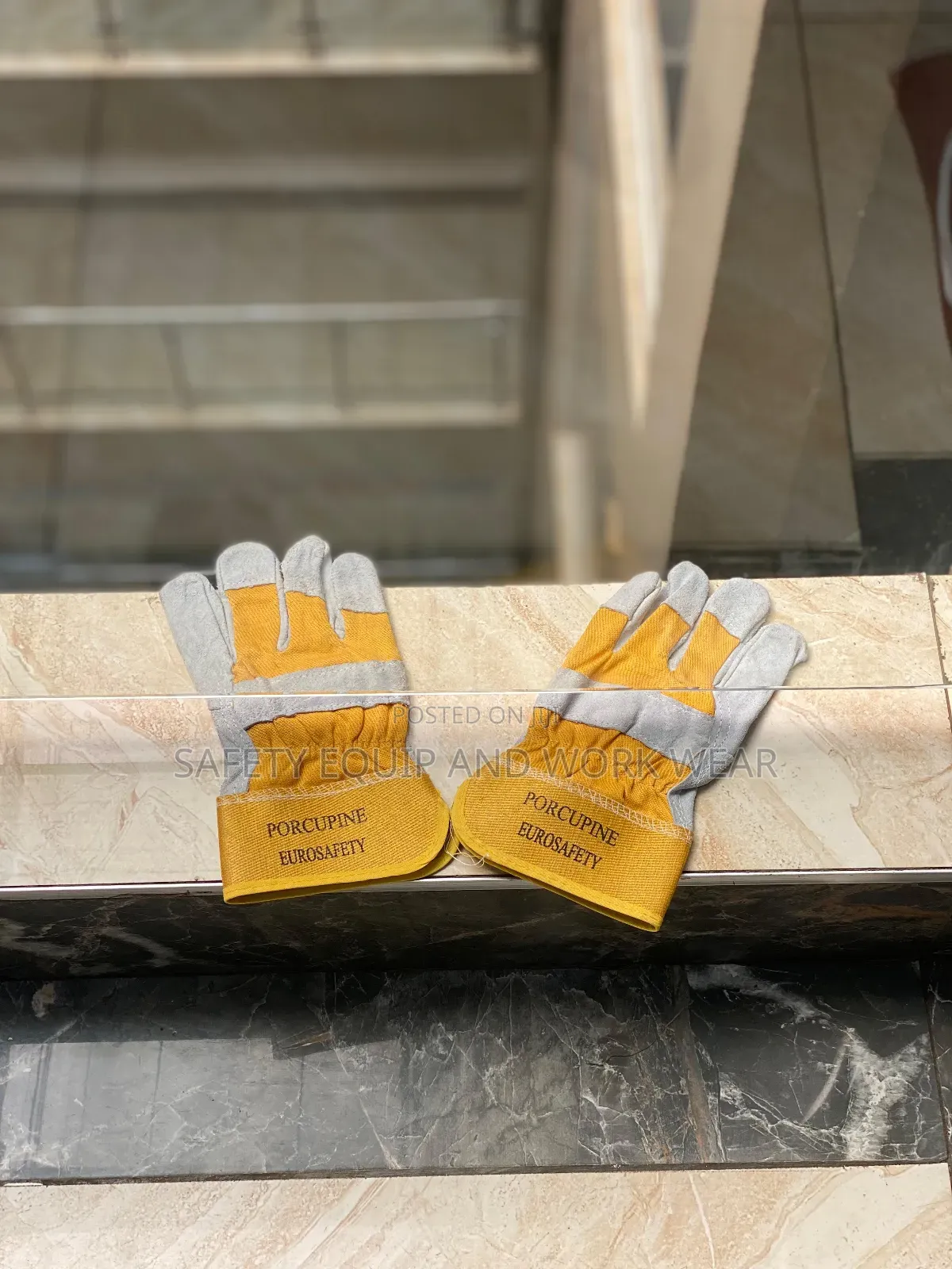 Short Leather Utility Gloves For Daily Jobs.