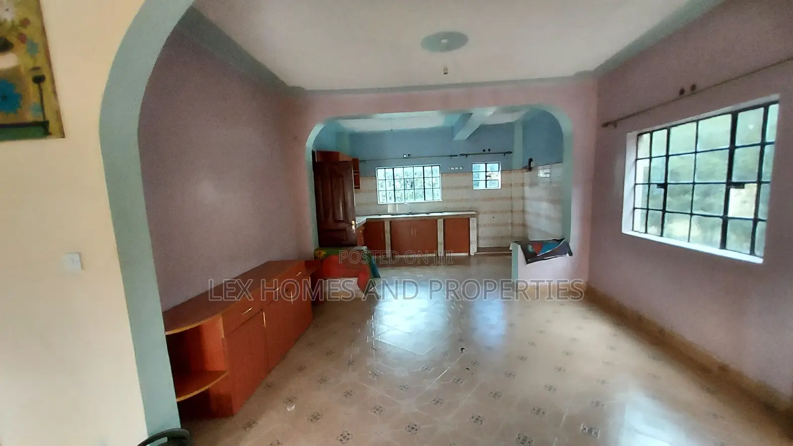 4bdrm Mansion in Kandisi for sale