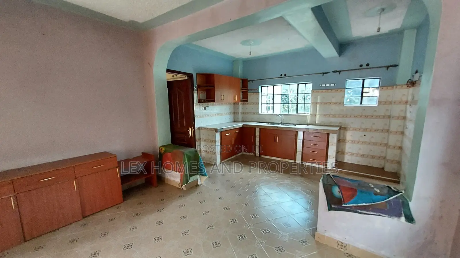 4bdrm Mansion in Kandisi for sale