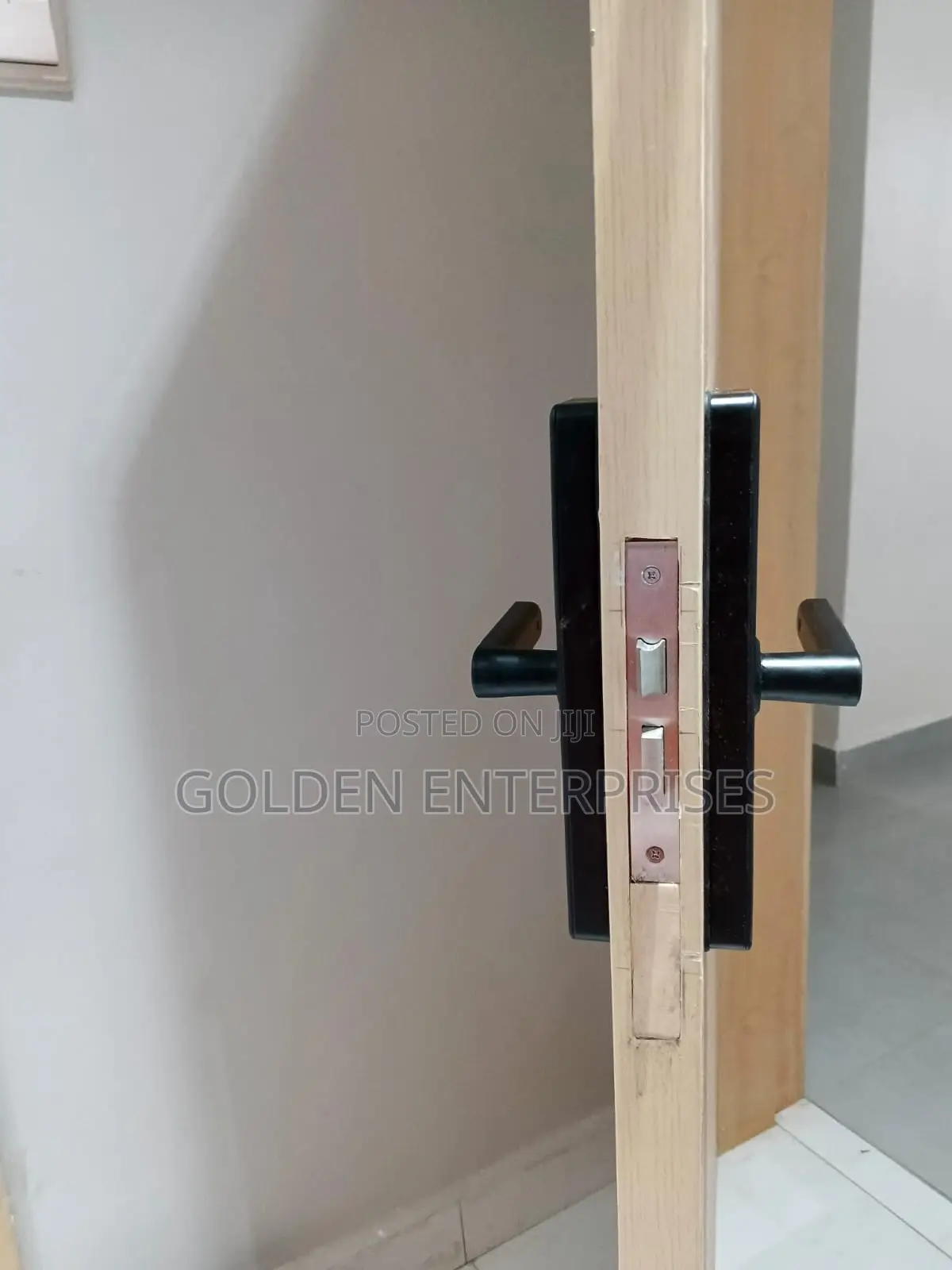 Intelligent Smart Door Lock for Airbnb