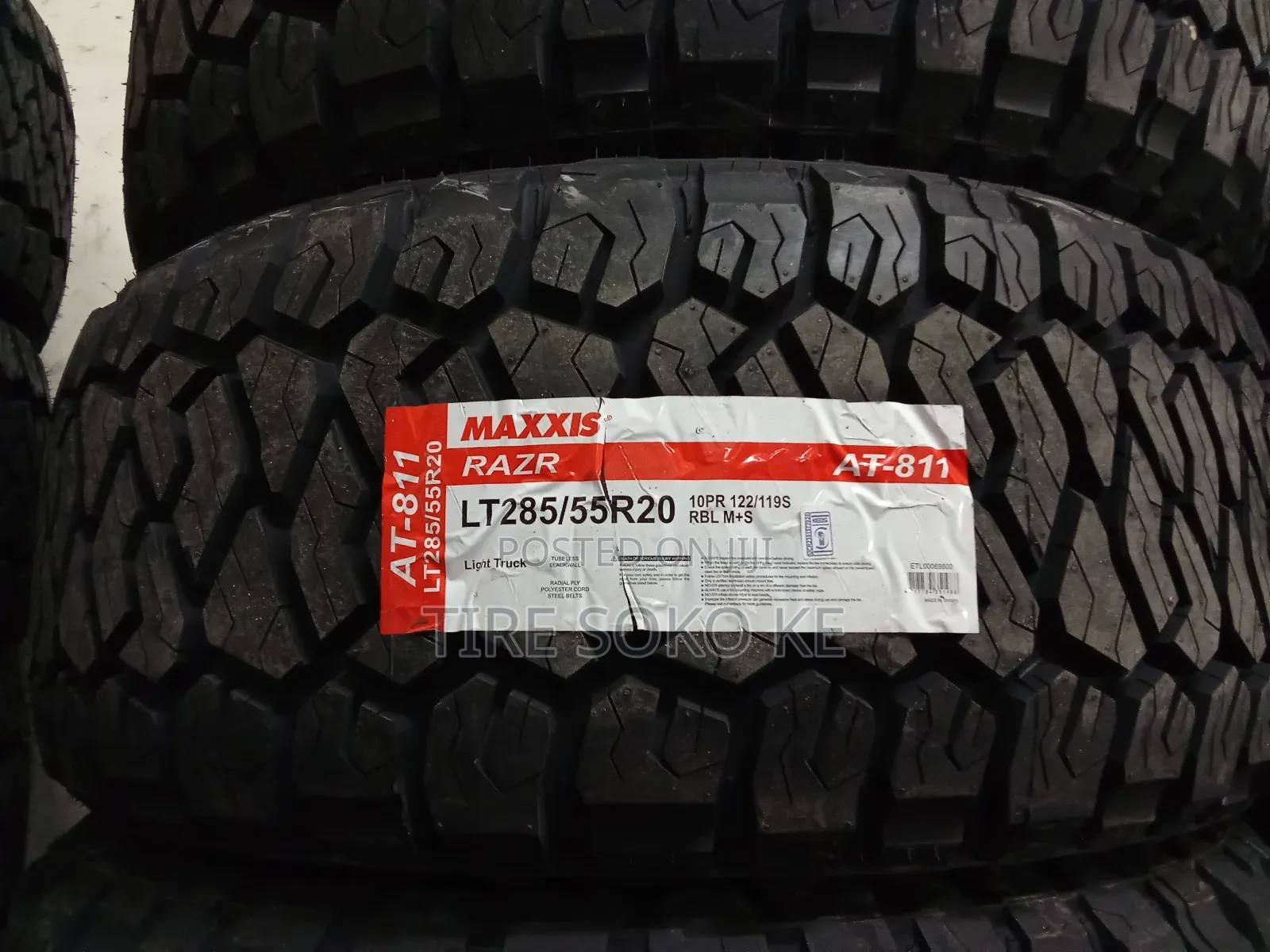 285/55 R20 Maxxis Razr At811