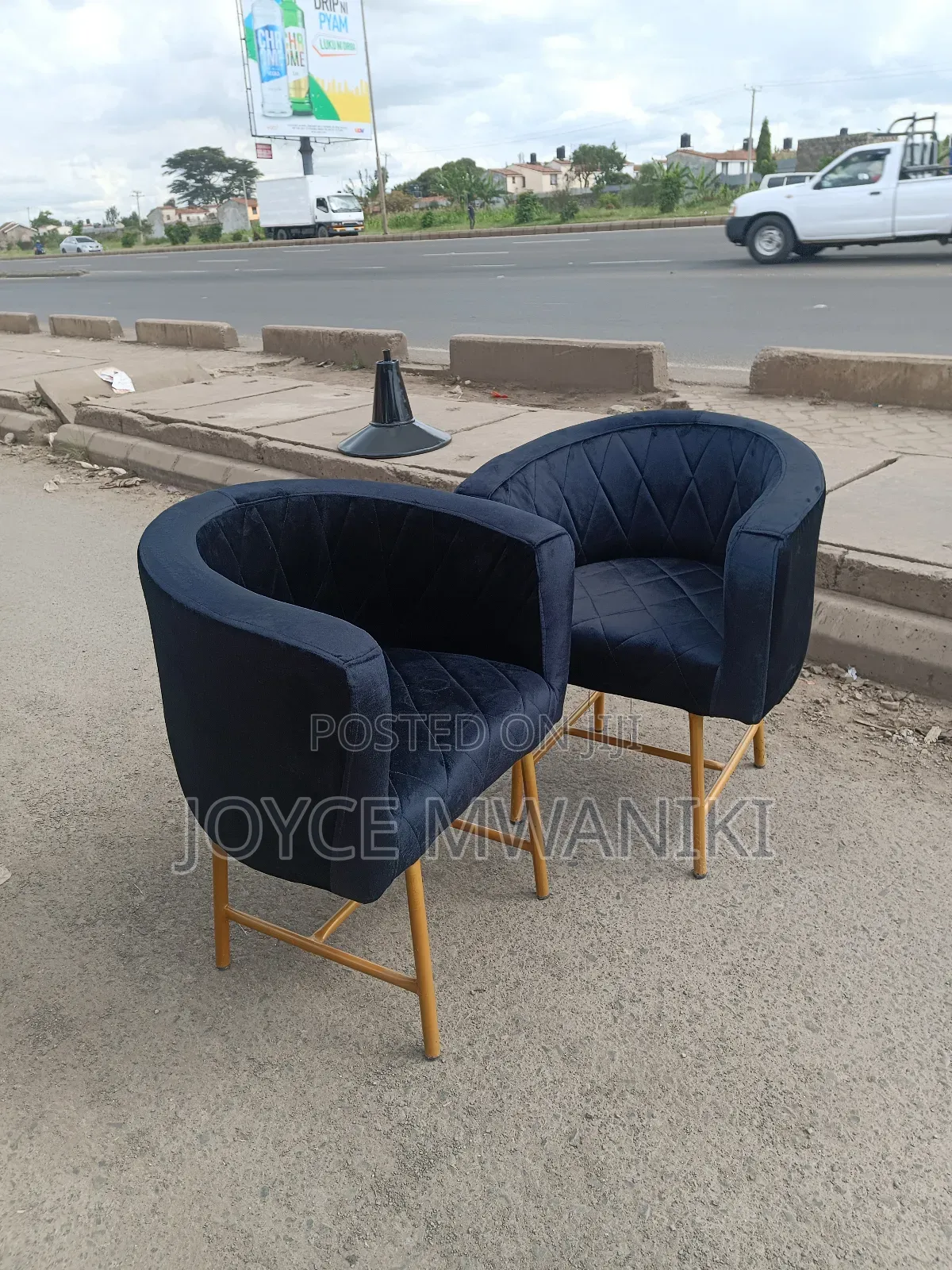 Manicure Seat or Styling Black Velvet Seat 