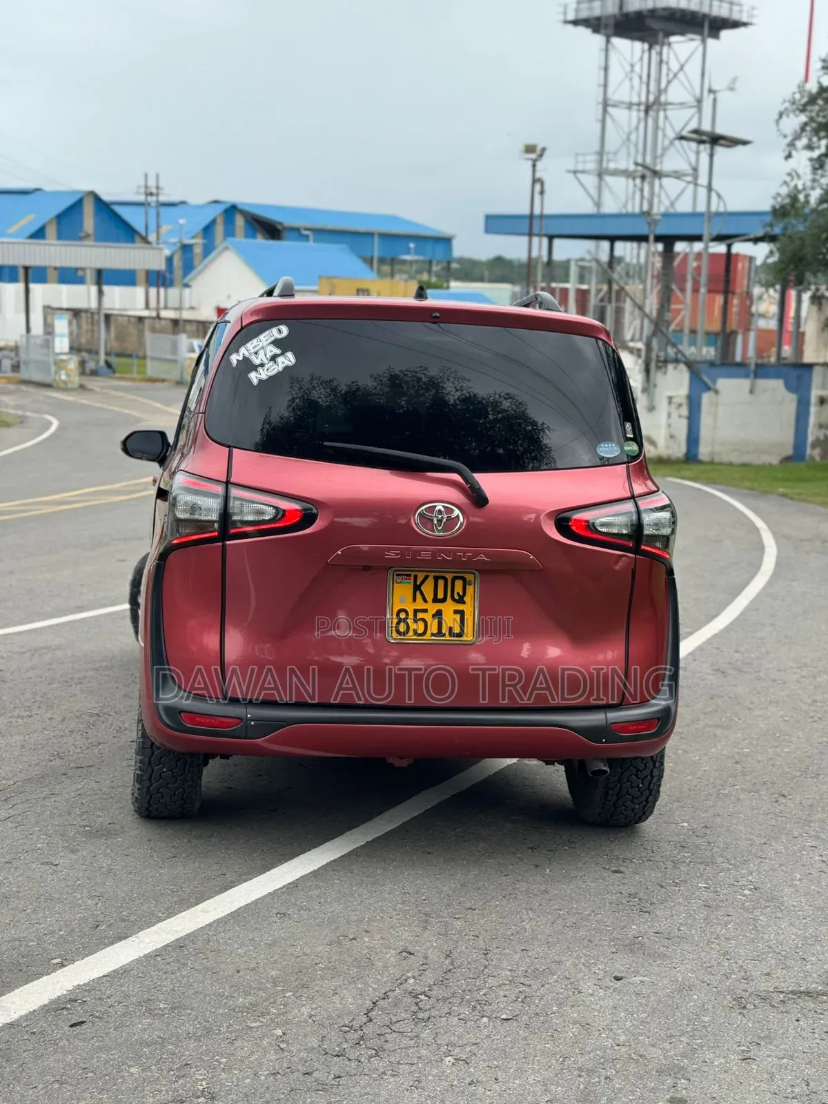 Toyota Sienta 2017 Red