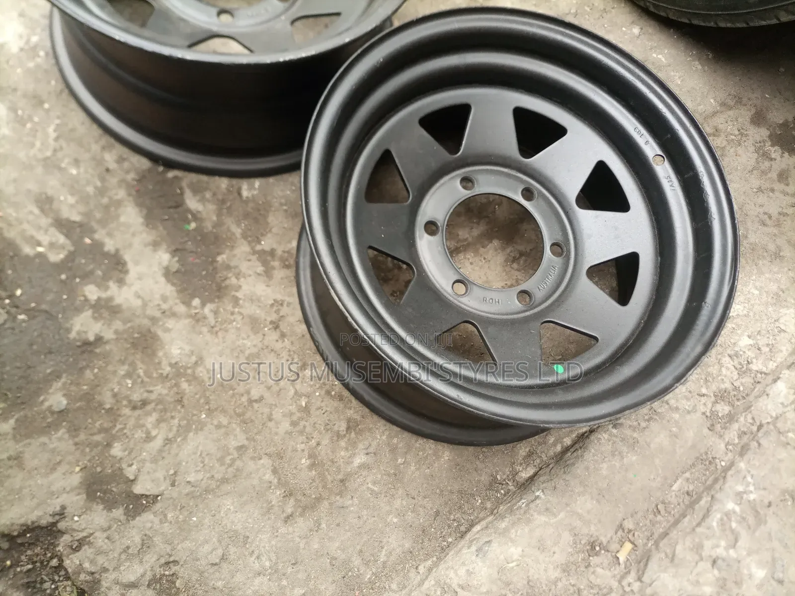 Nissan Caravan Black Rims Size 15