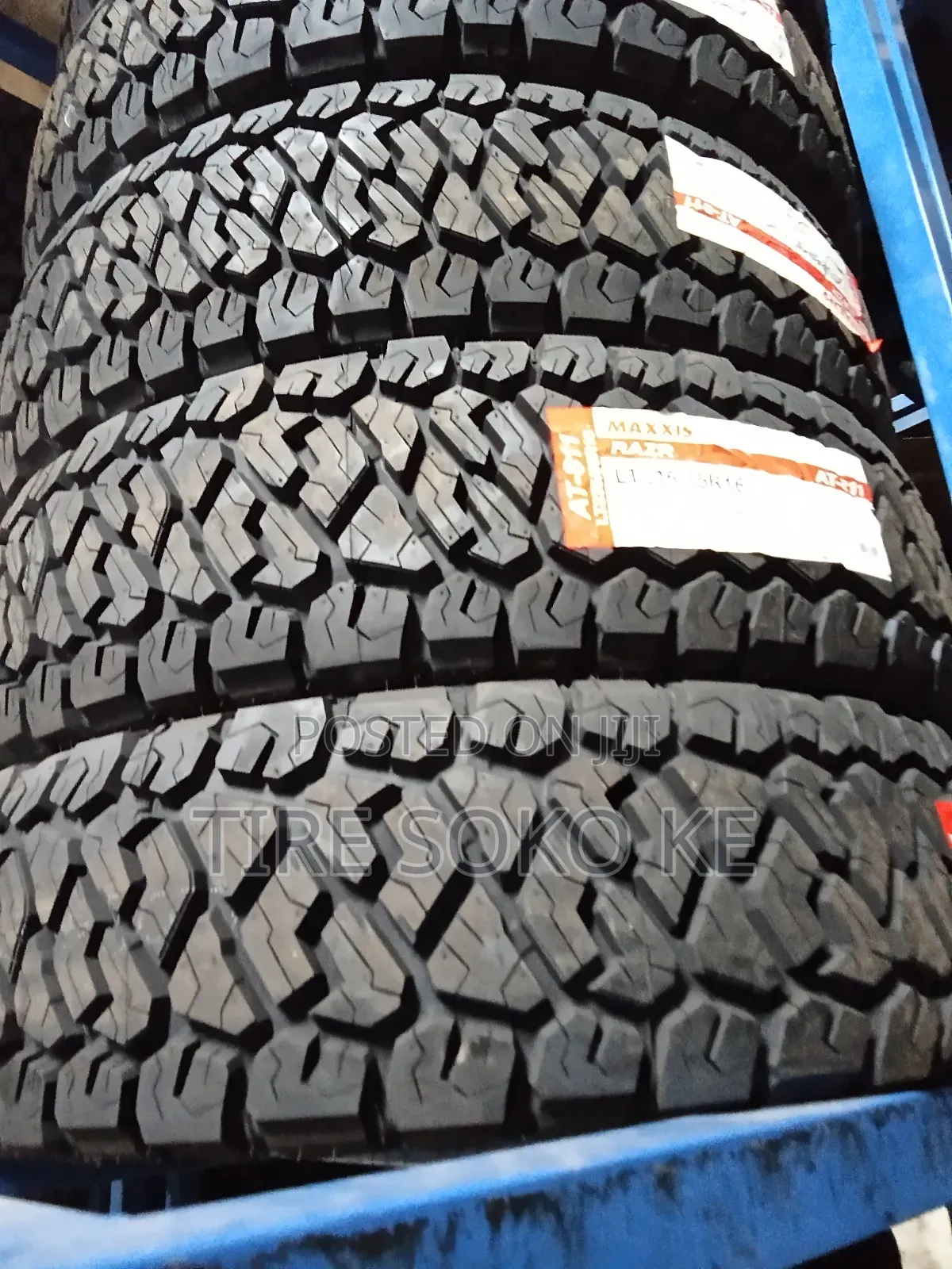 235/85r16 Maxxis Razr At811