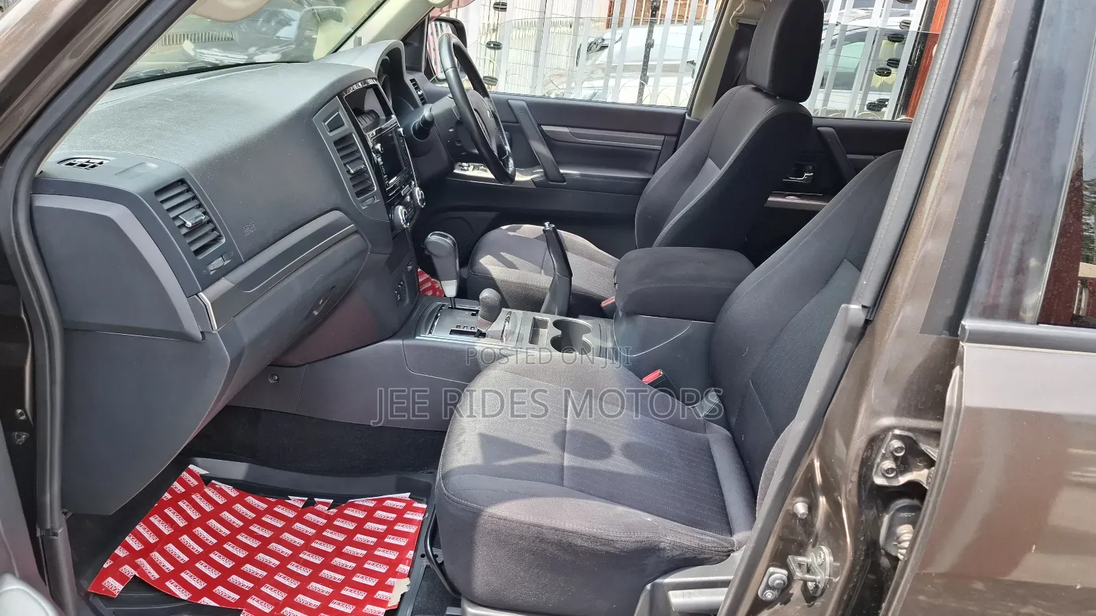 Mitsubishi Pajero V80 3.2 DI-D 2018 Brown