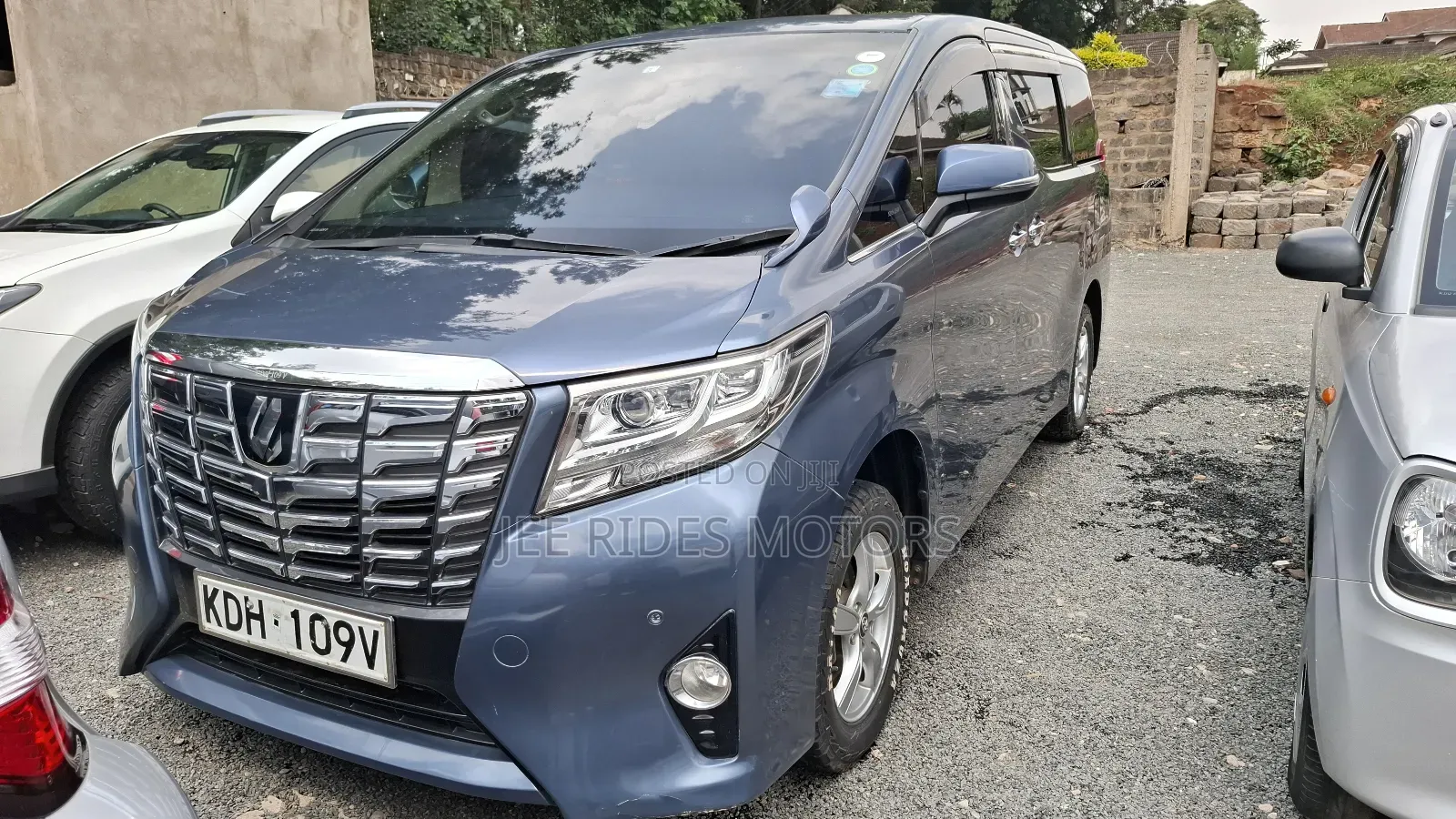 Toyota Alphard 2.5 Petrol FWD 2016 Blue