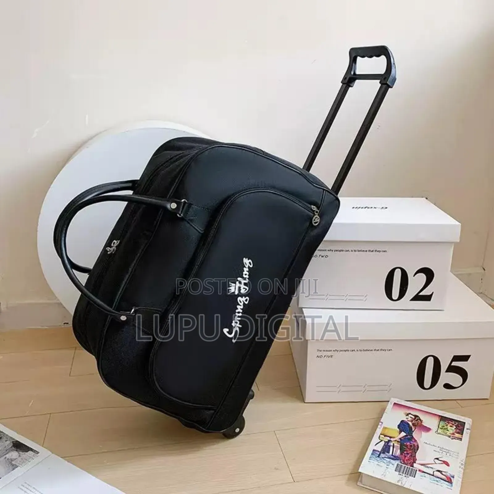 A Traveling Bag on Wheels/Unisex Trolley Hand Travel Bag