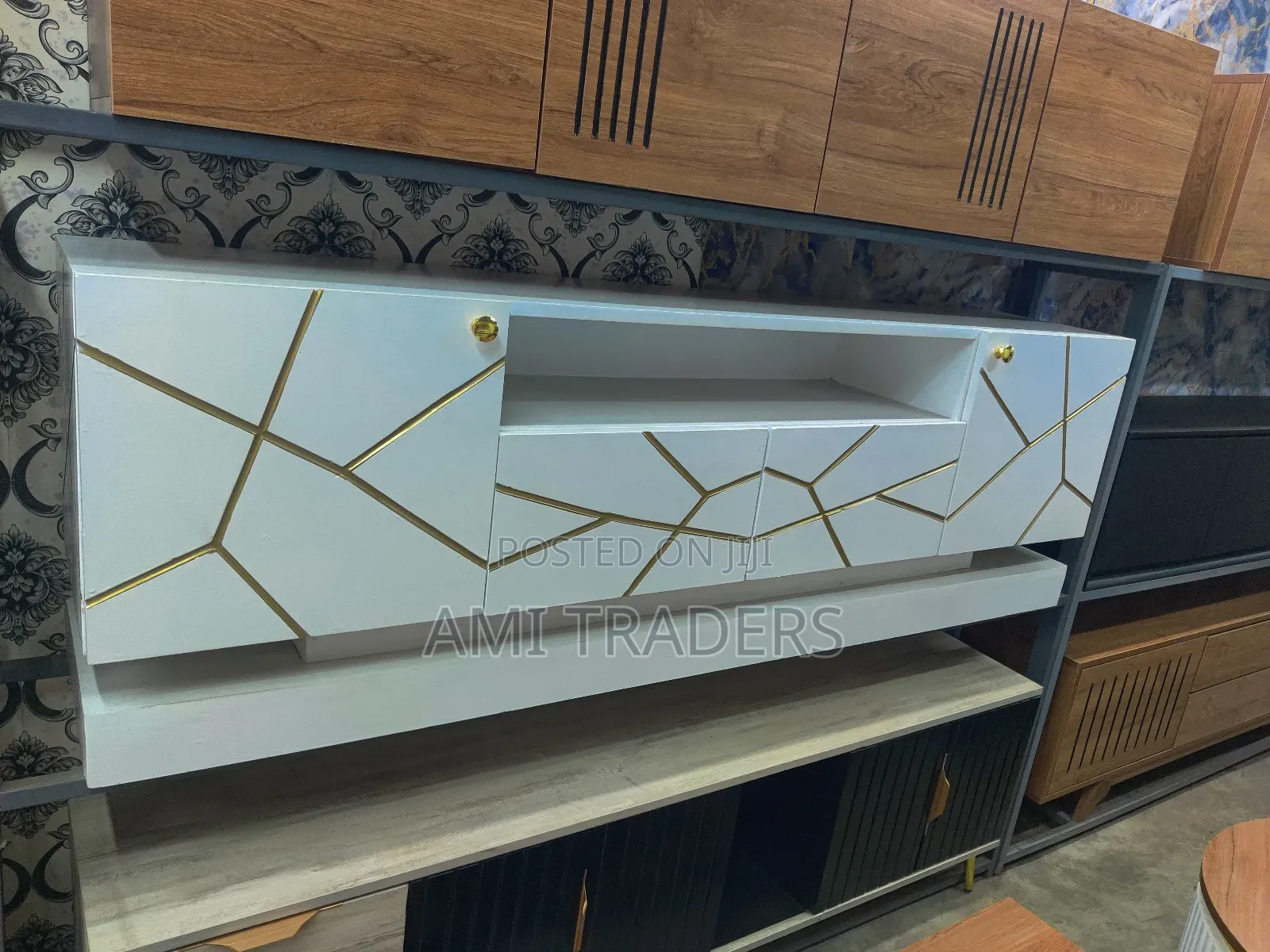 Stylish White Tv Stand (6ft)