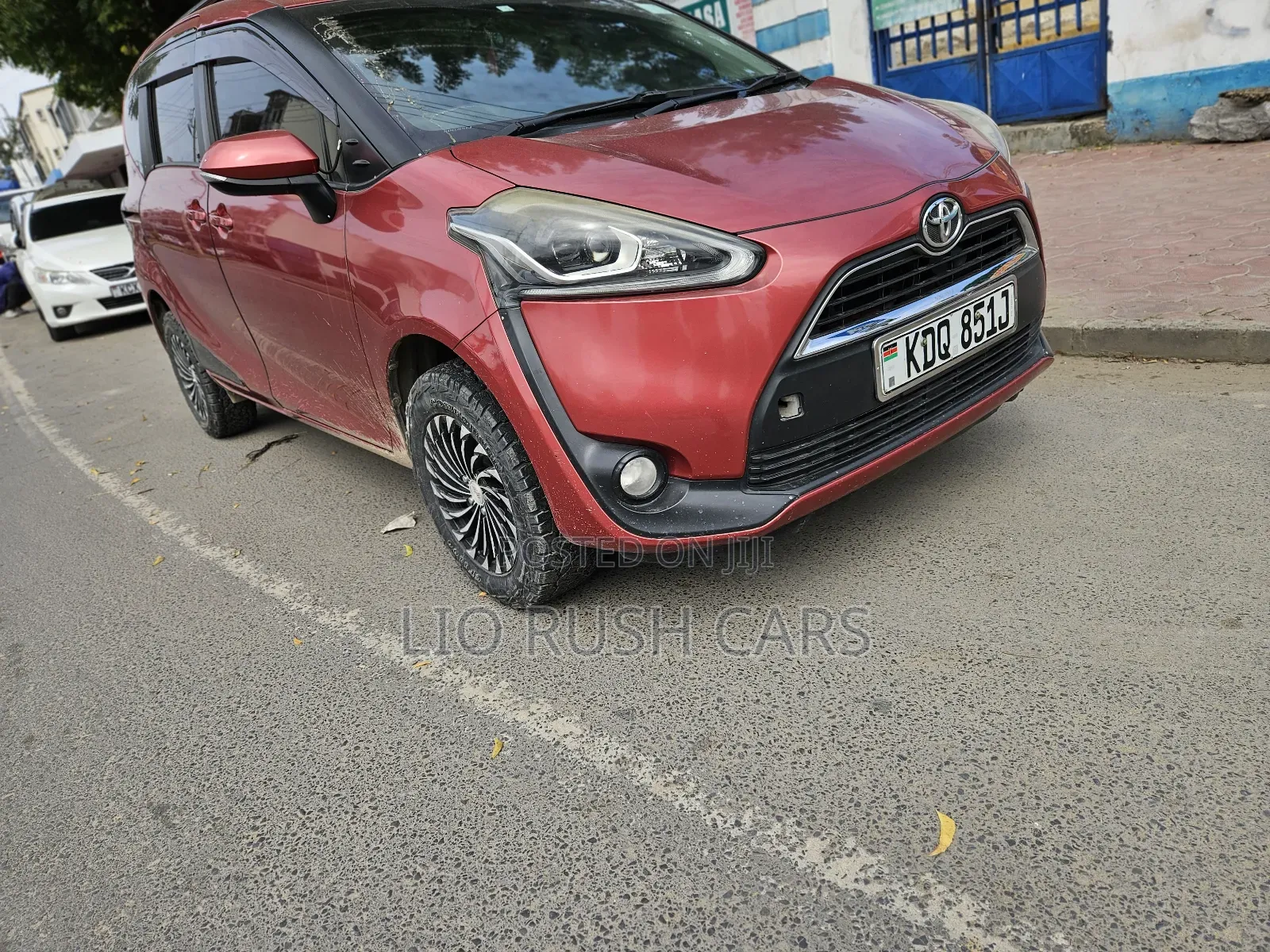 Toyota Sienta 2017 Red