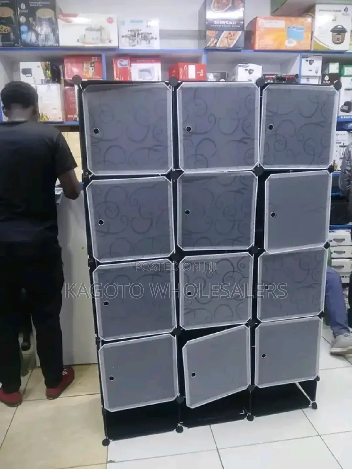 Portable Wordrobe Plastic/ Closed Door