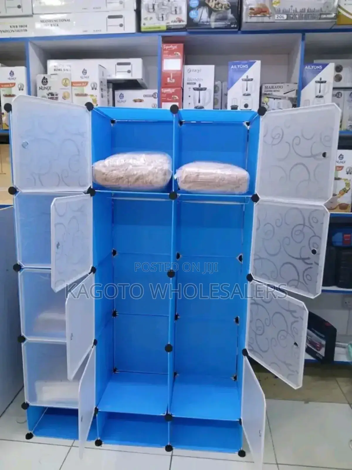 Strong Shelves Portable Wordrobe