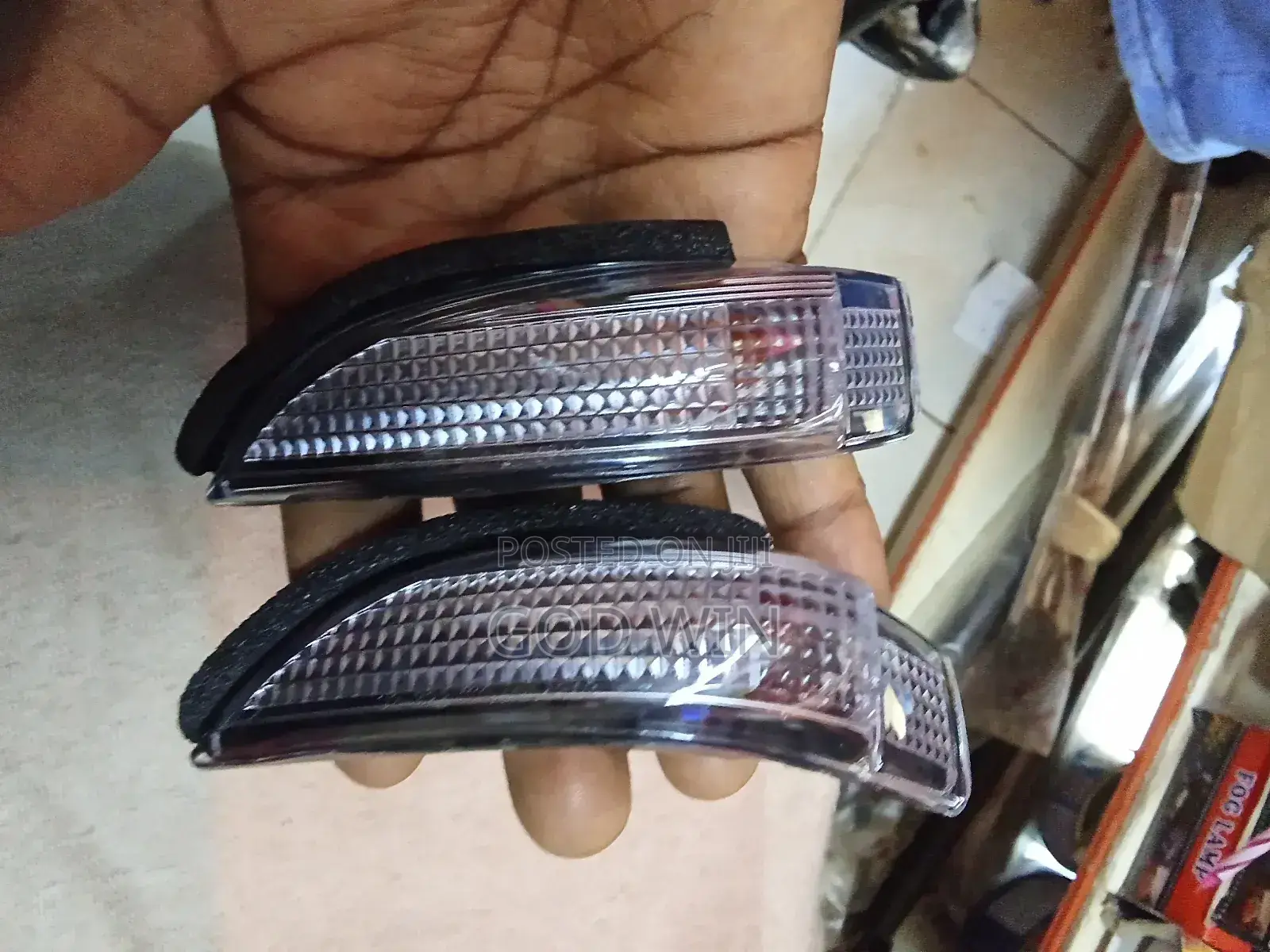 Side Mirror/Signal Indicator
