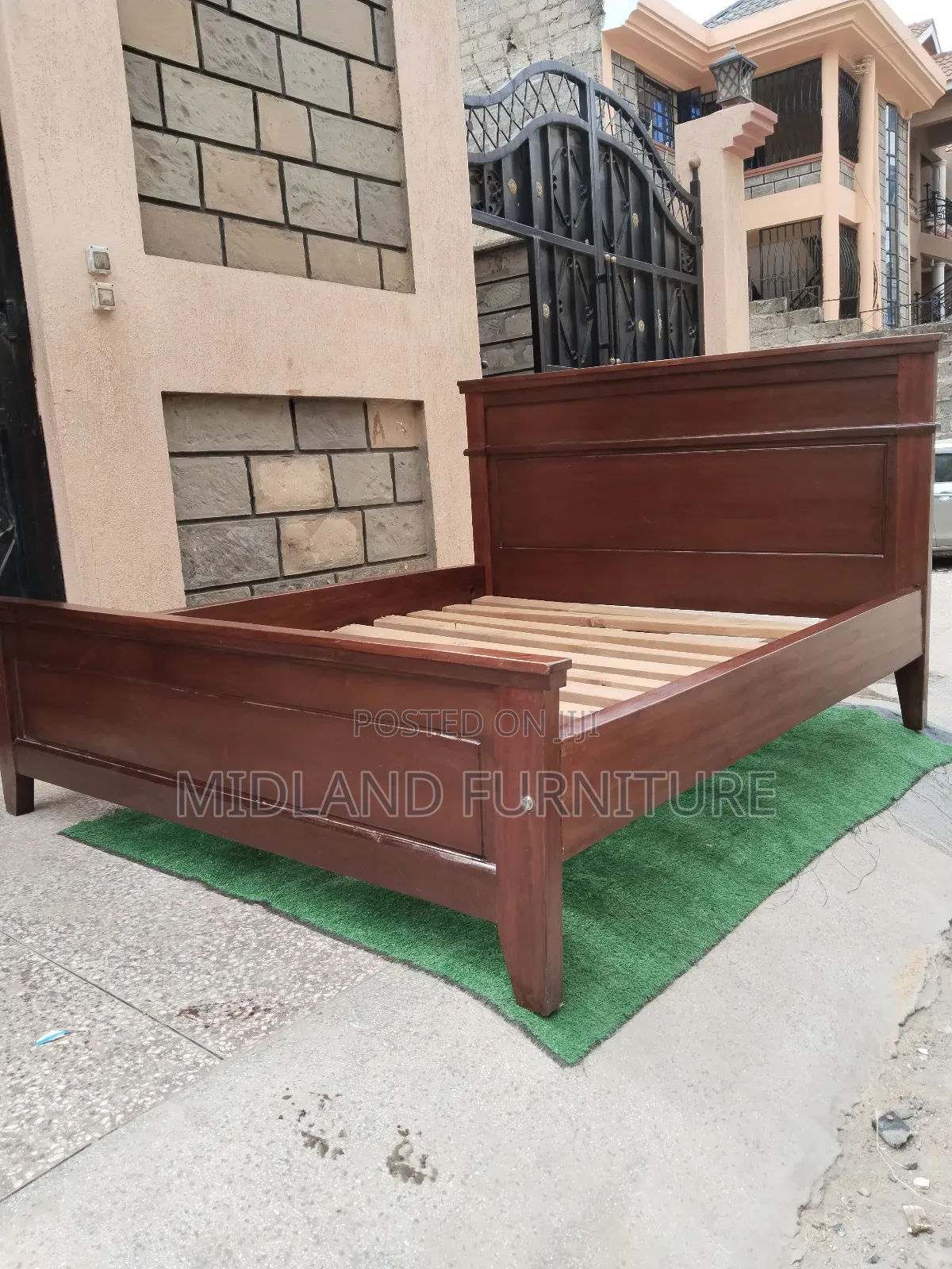 Hardwood Bed Pay on Delivery 