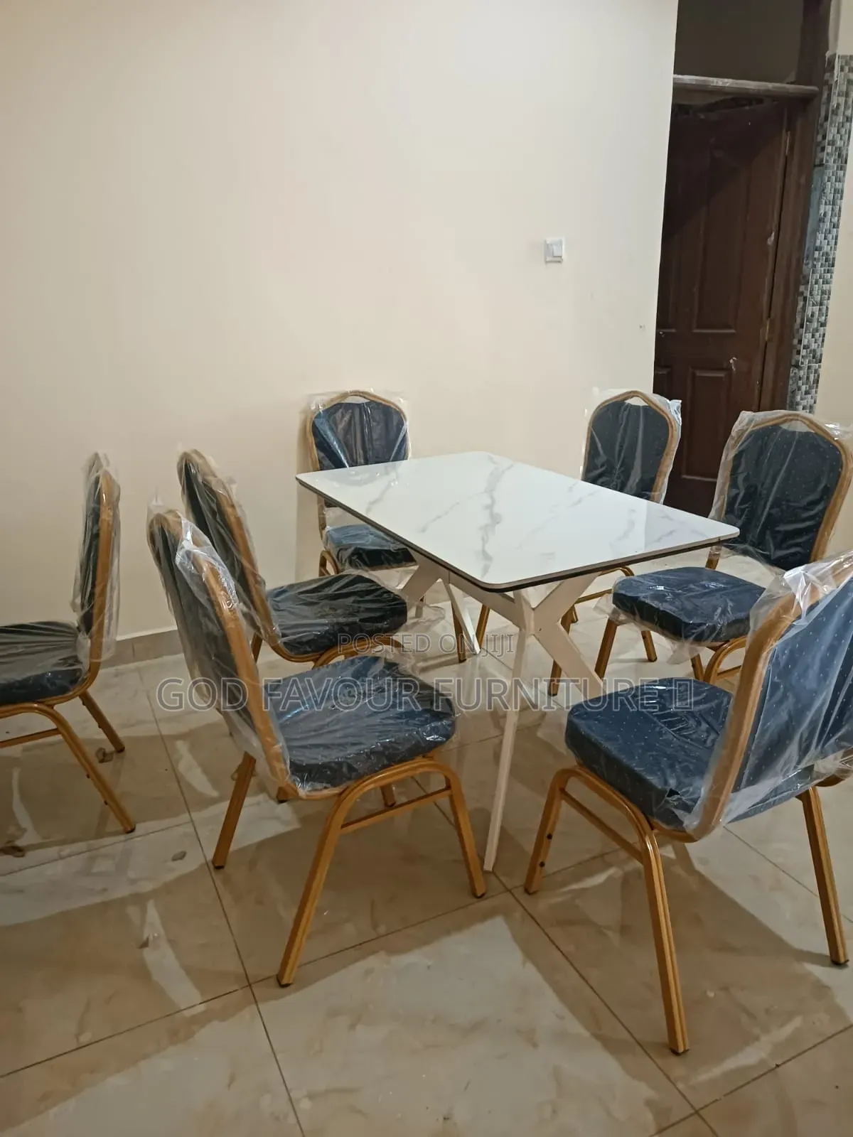 Whitish Dining Table/Hotel Table Plus 6 Unique Chairs Lpy6