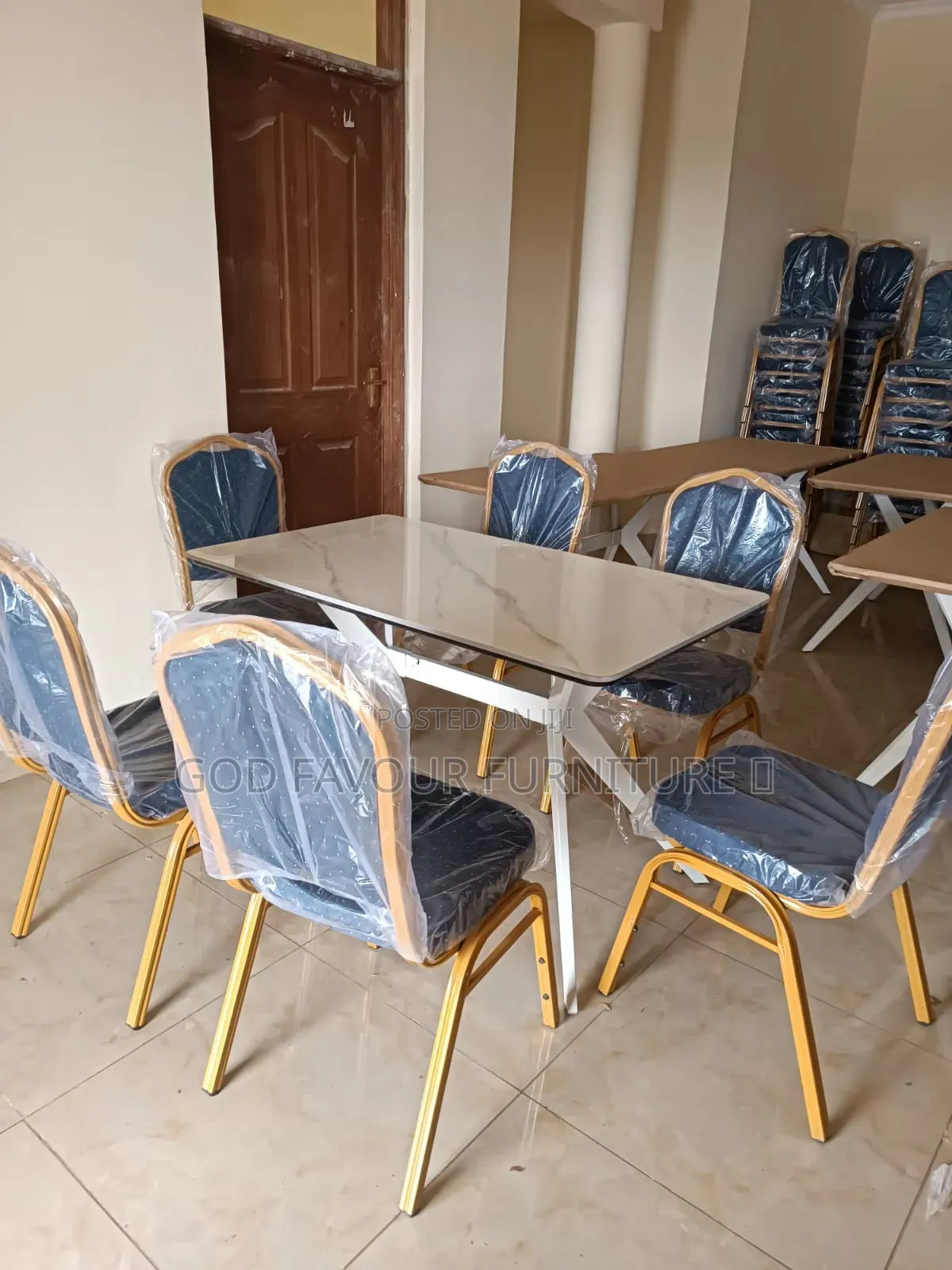 Nordic Dining Table/Hotel Table Plus Stackable Chairs 6 Jk9h