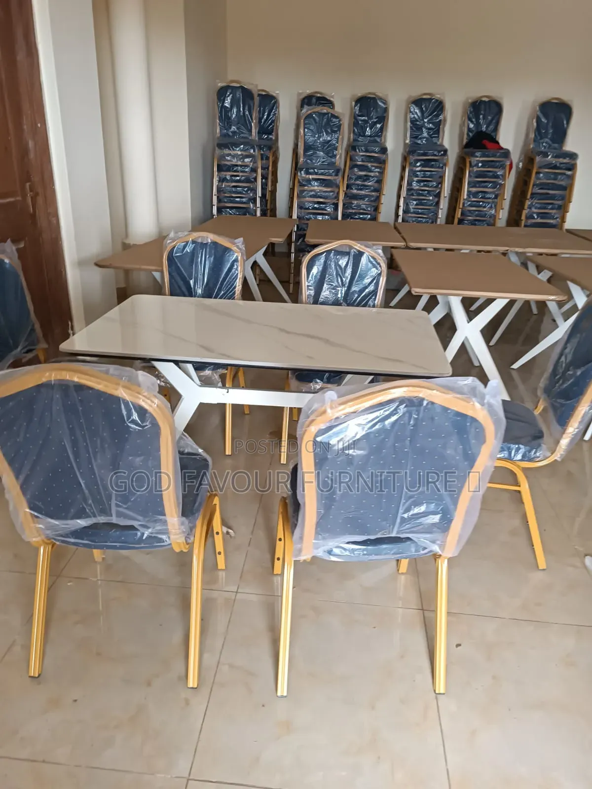 Generic Stackable Dining Table/Hotel Table With 6 Chairs Jd4