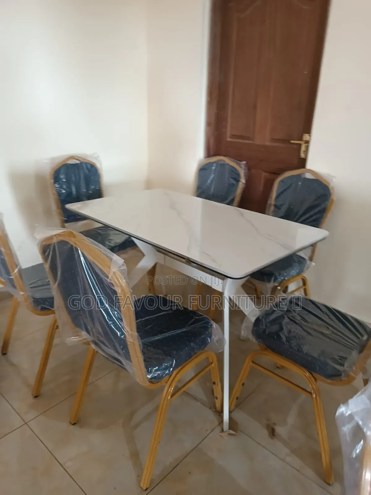 Elegant White Dining/Hotel Table Plus Comfy 6 Chairs Aej9