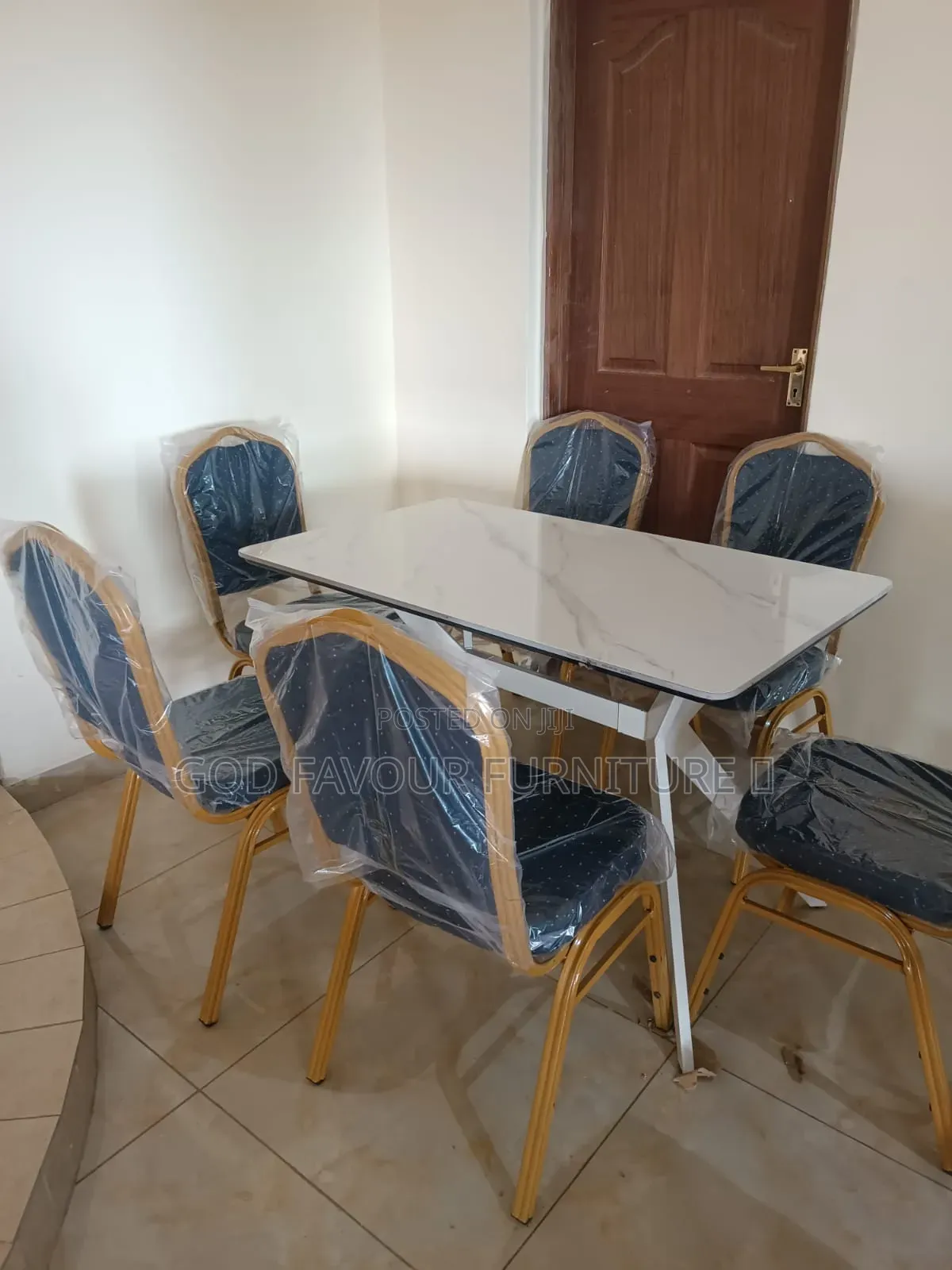 Indoor Quality Dining/Hotel Table With Stackable 6 Chairs T8