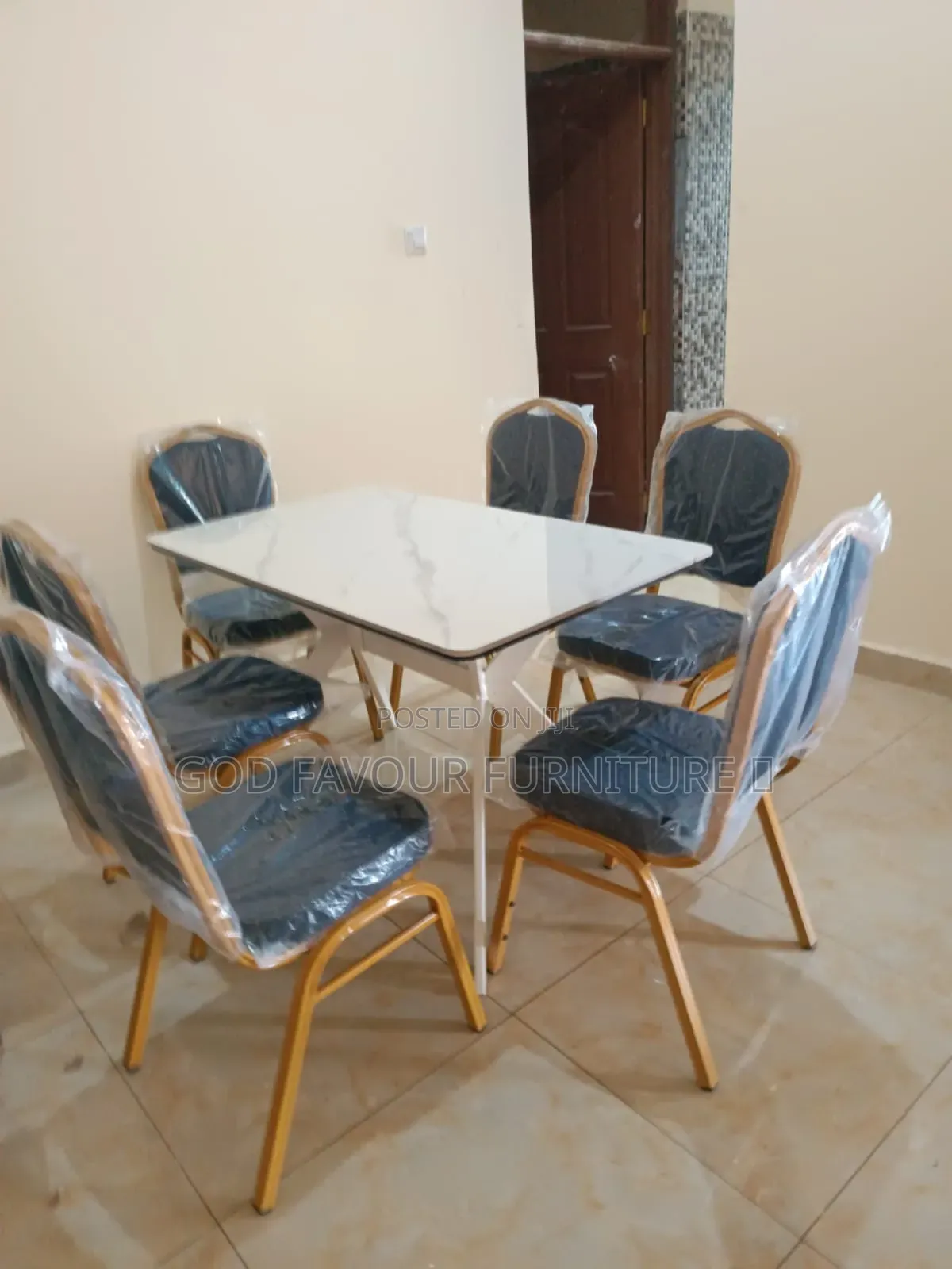 Brand New Dining/Hotel Table White Plus 6 Comfy Chairs Jk3r