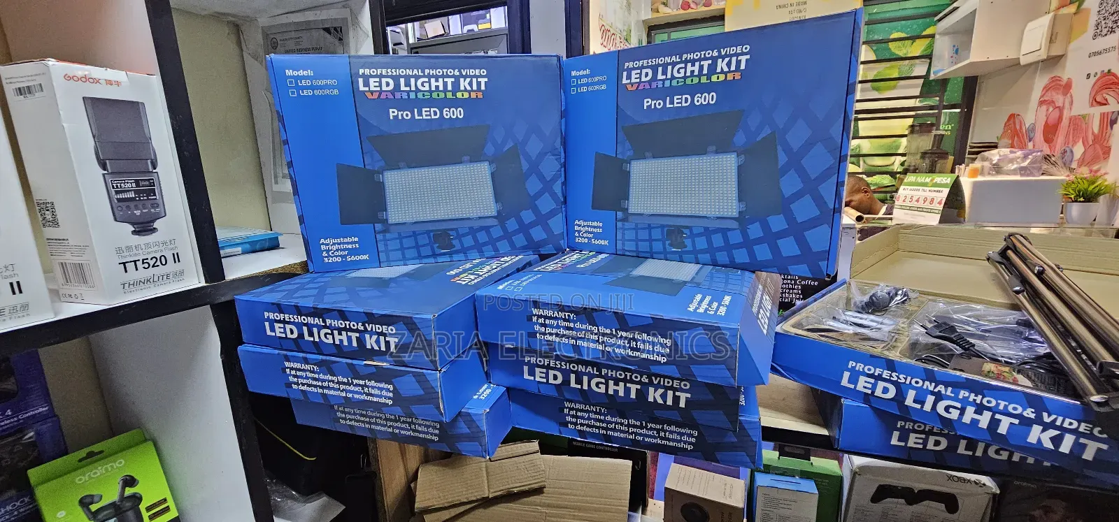 Led 600 Video Light With Stand, Batteries and Charger