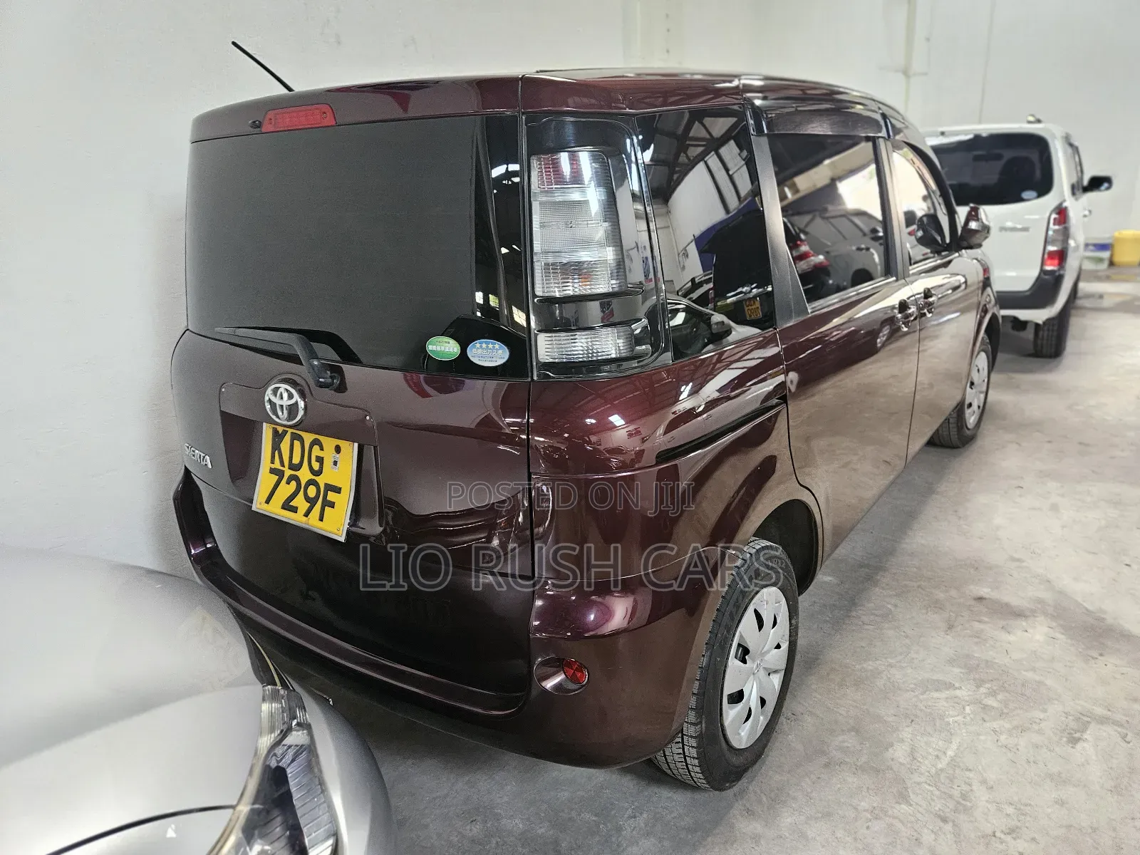 Toyota Sienta 2014 Red