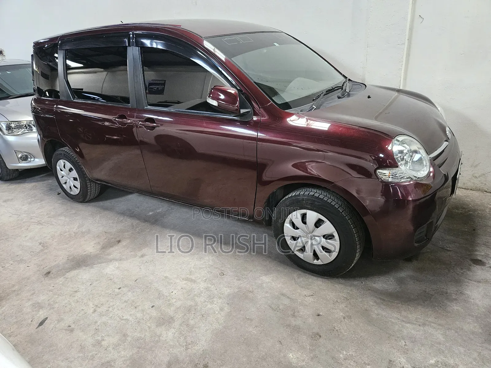 Toyota Sienta 2014 Red